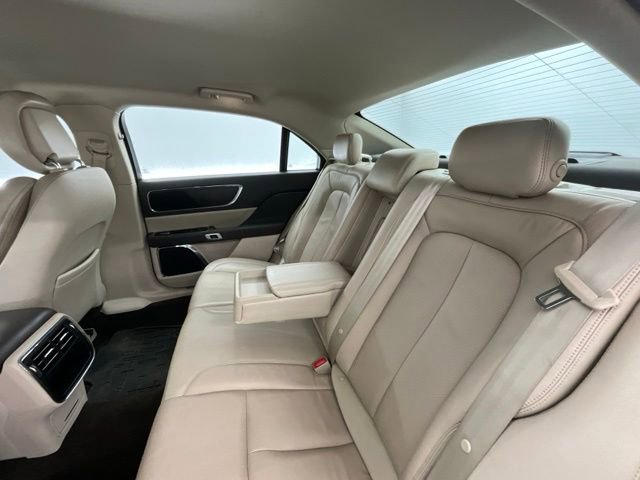 Used 2017 Lincoln Continental Select AWD/4WD image 6