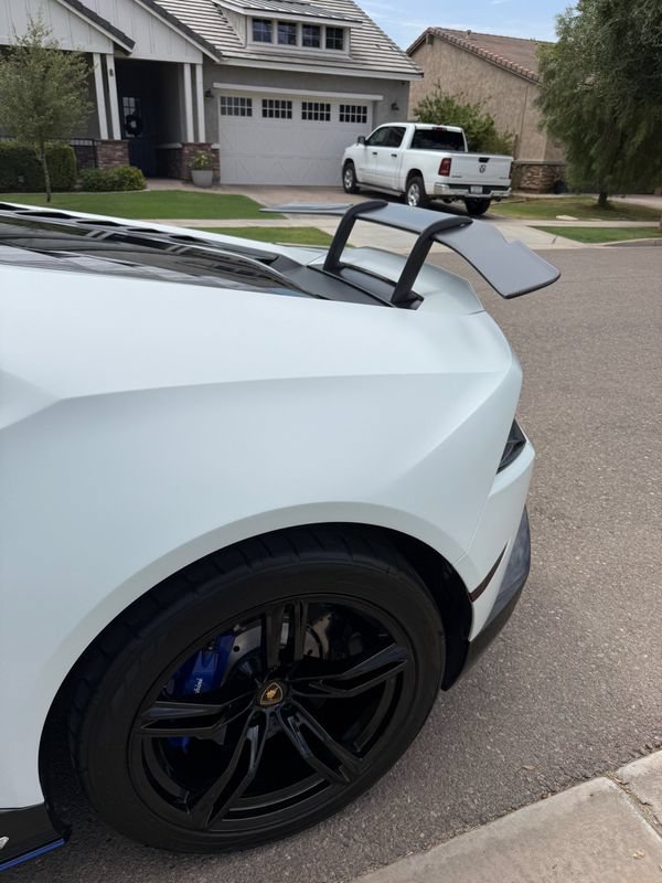 Used 2021 Lamborghini Huracan EVO RWD image 7