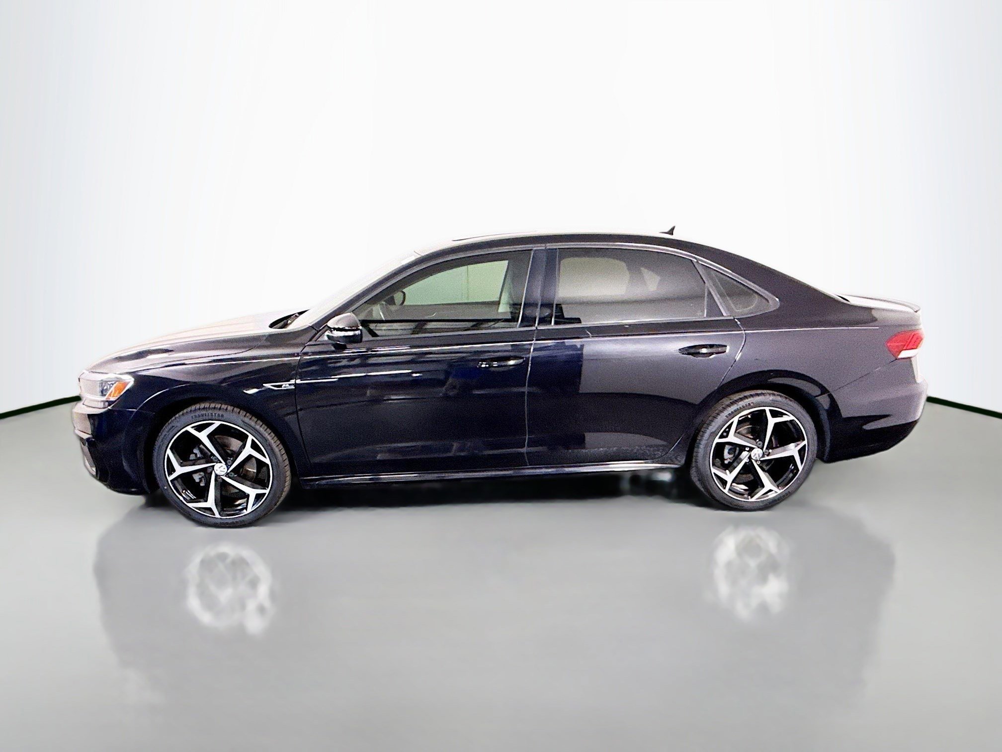 Used 2020 Volkswagen Passat 2.0T R-Line FWD image 6
