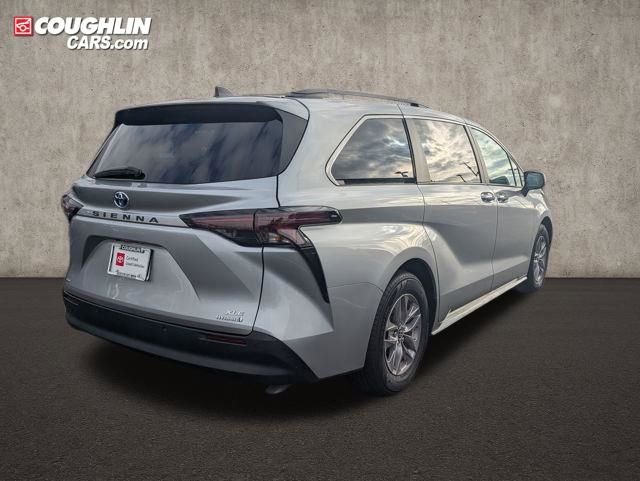 Used 2024 Toyota Sienna XLE w/ XLE Plus Package image 7