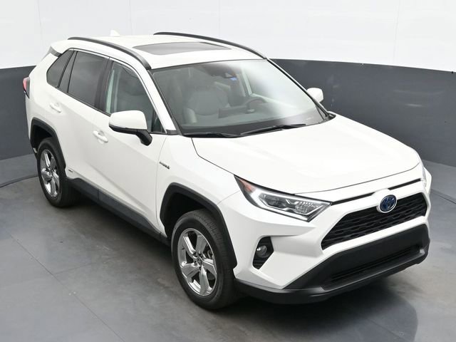 Used 2021 Toyota RAV4 XLE Premium AWD/4WD image 18