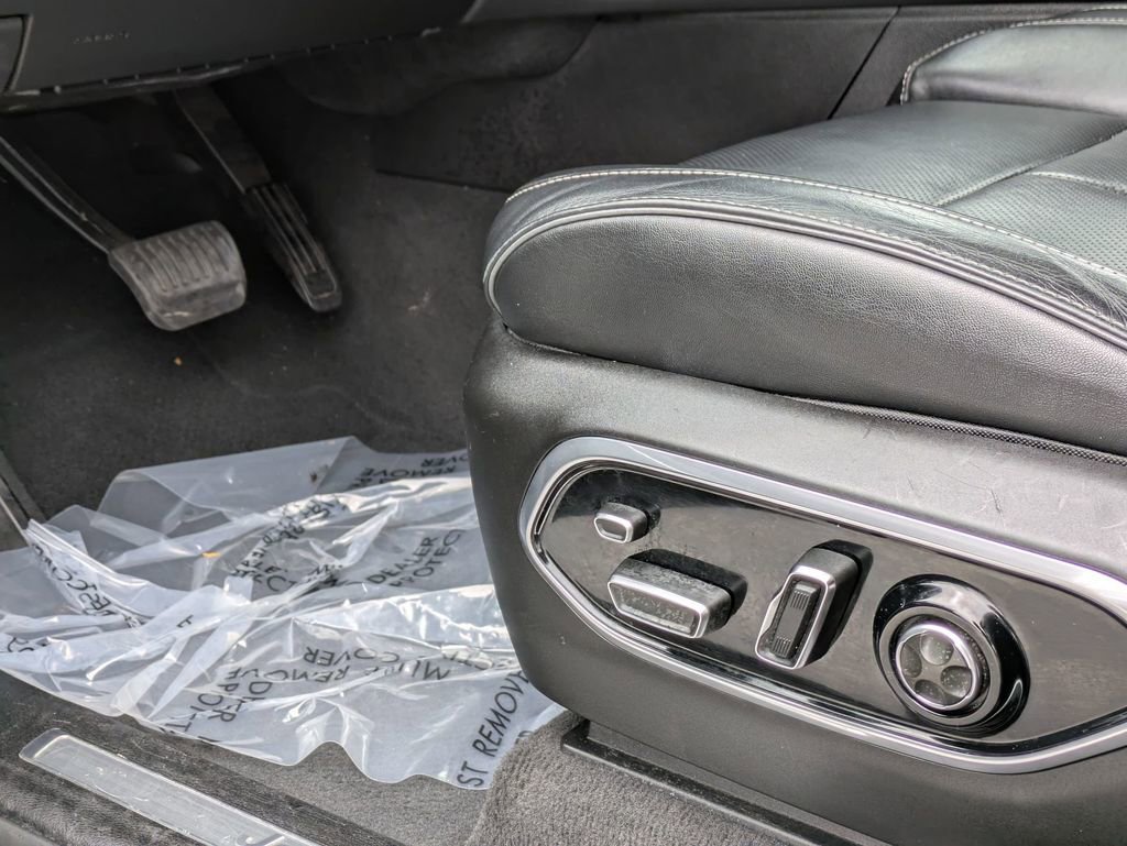 Certified 2022 Jeep Grand Cherokee Overland w/ Luxury Tech Group IV image 13