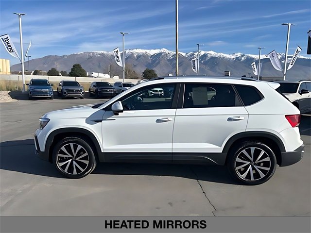 Used 2023 Volkswagen Taos SE w/ Panoramic Sunroof Package image 6