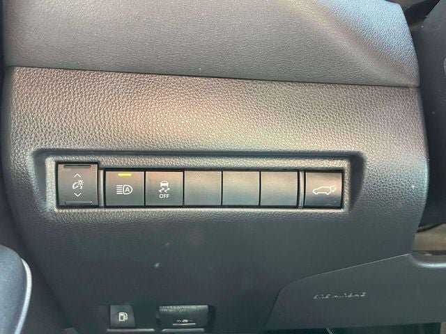 Used 2023 Toyota Venza LE AWD/4WD image 22