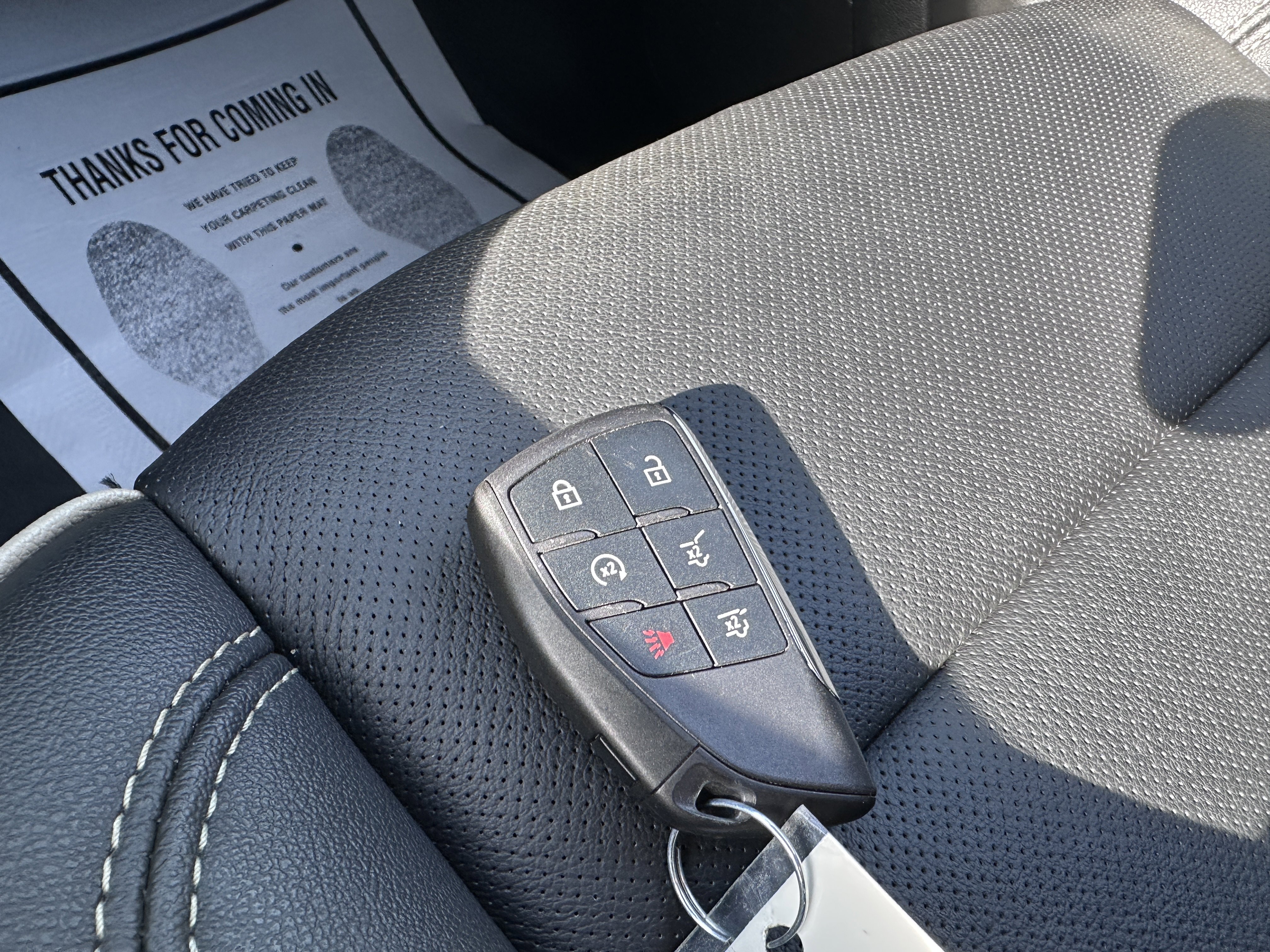 Used 2024 GMC Yukon SLT w/ SLT Luxury Package image 23