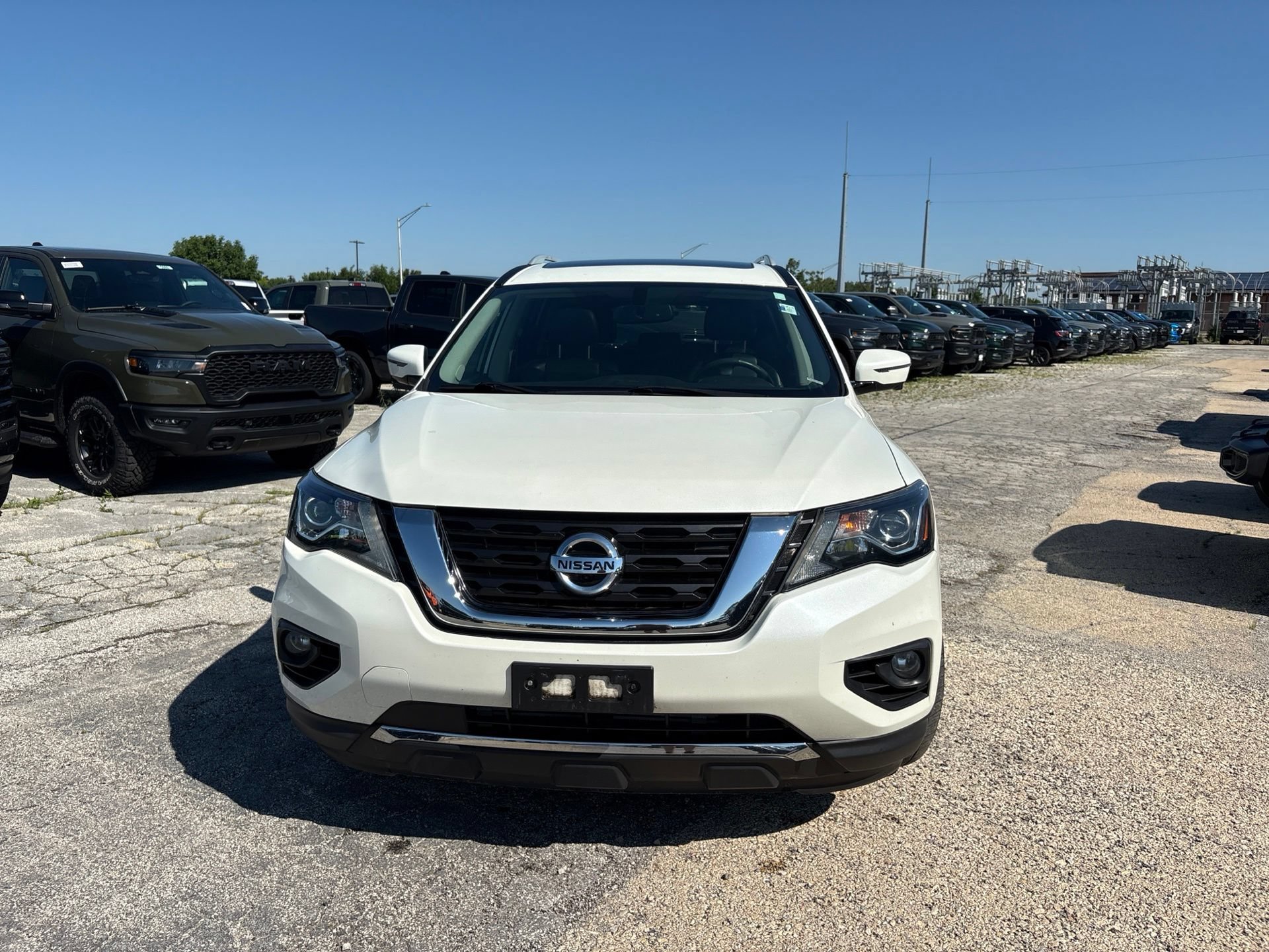Used 2019 Nissan Pathfinder Platinum AWD/4WD image 2