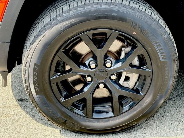 Used 2024 Jeep Grand Cherokee L Laredo image 16