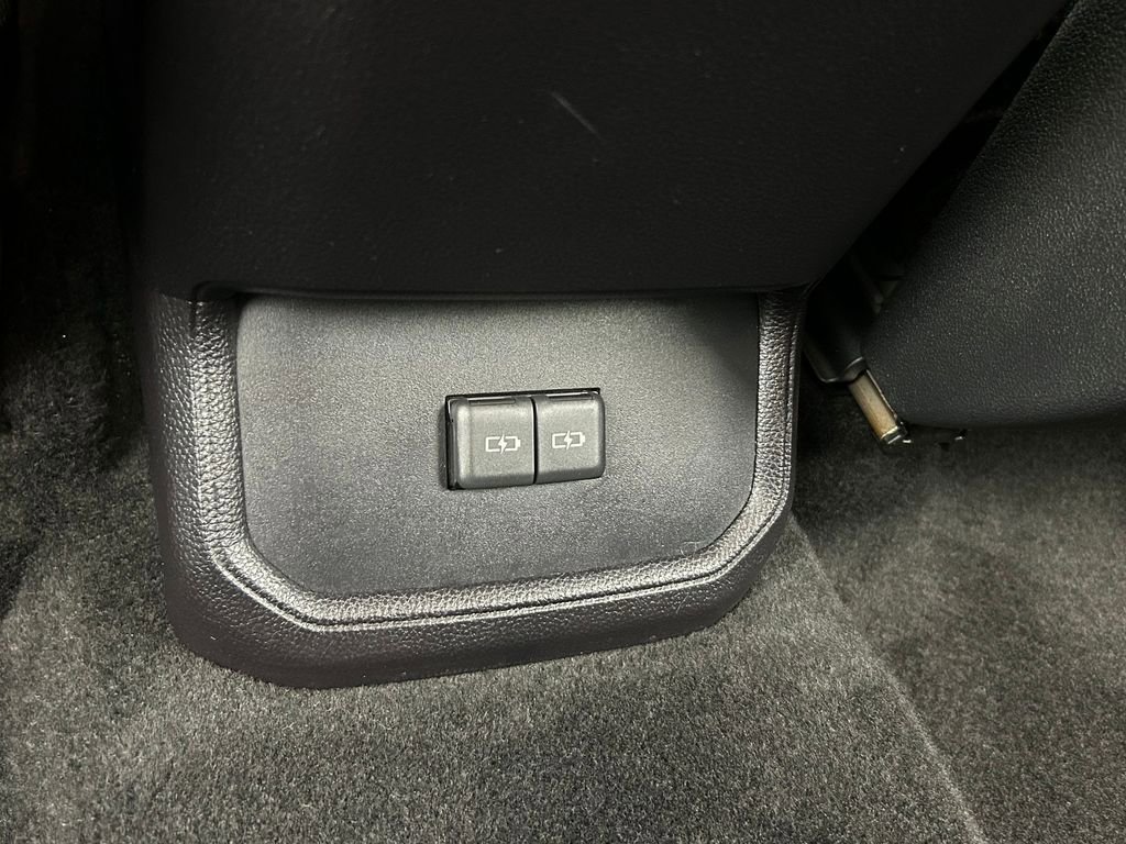 Used 2023 Toyota Highlander LE image 31