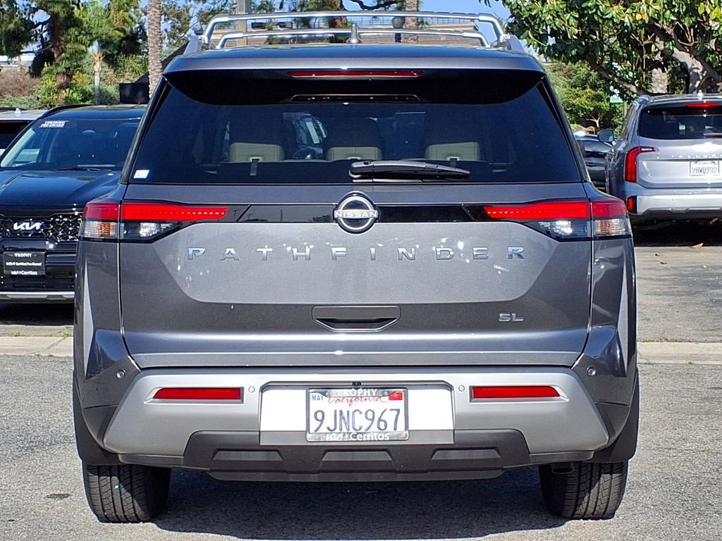 Used 2023 Nissan Pathfinder SL FWD image 4
