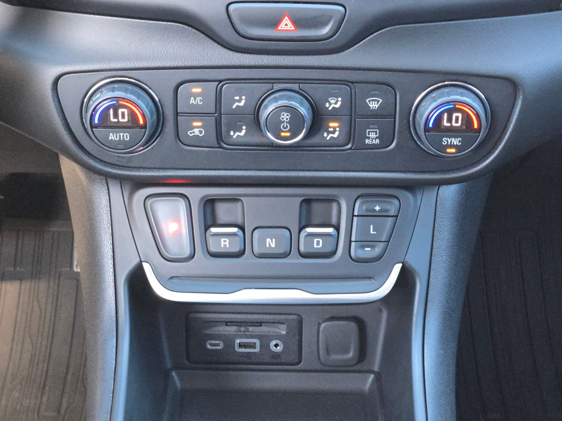 Used 2020 GMC Terrain SLE w/ Driver Convenience Package image 18