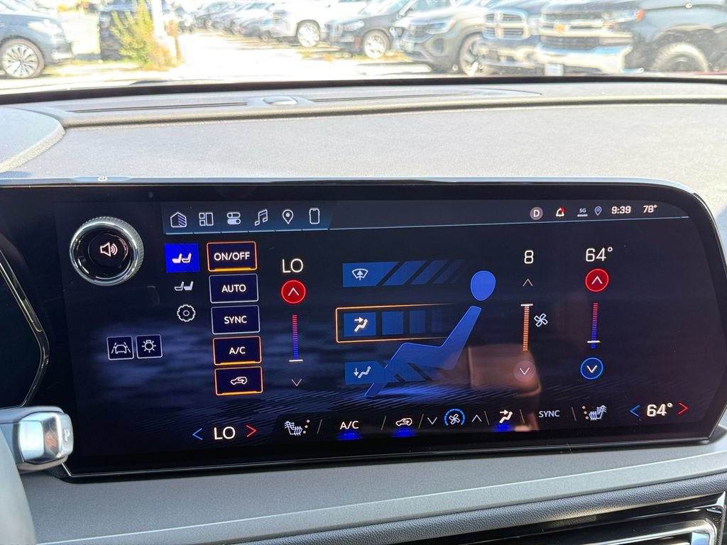 New 2026 Chevrolet Traverse LT w/ Sun and Wheel Package FWD image 17