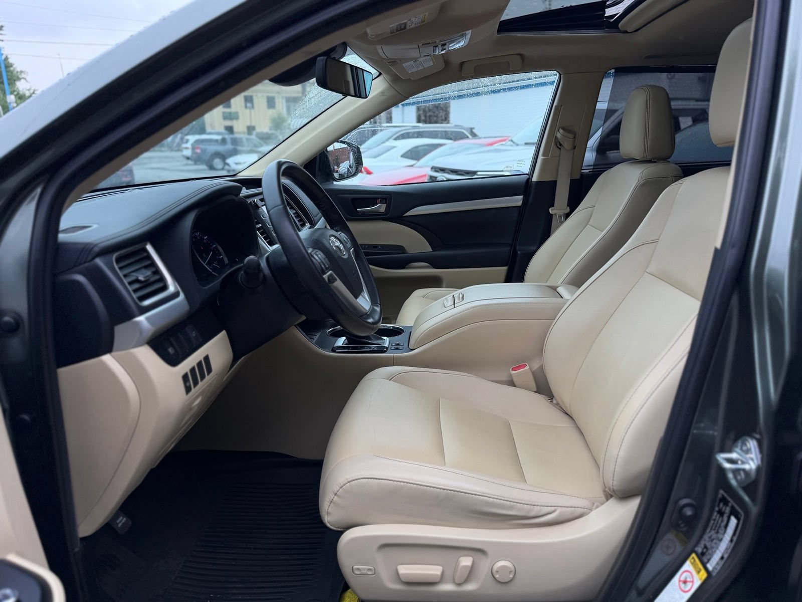 Used 2019 Toyota Highlander XLE AWD/4WD image 24
