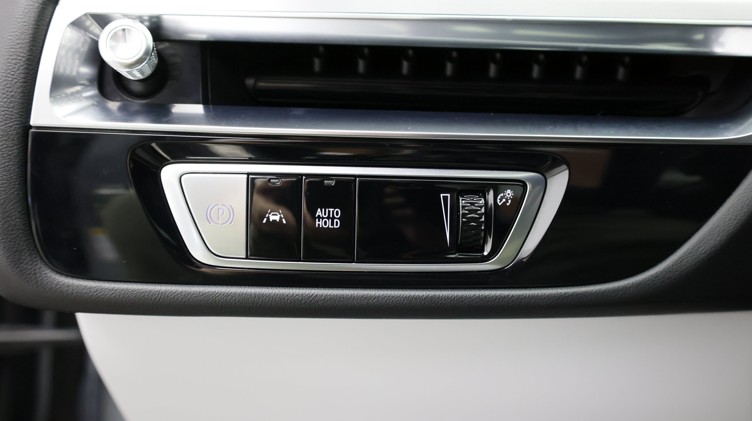 Used 2024 Cadillac Lyriq Luxury RWD image 16