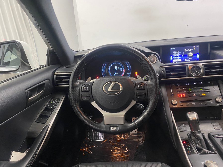 Used 2018 Lexus IS 300 AWD image 33