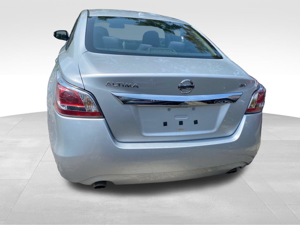 Used 2015 Nissan Altima 2.5 SV w/ Convenience Package FWD image 5