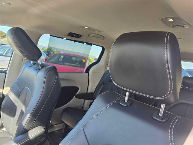 Used 2024 Chrysler Pacifica Touring-L FWD image 25