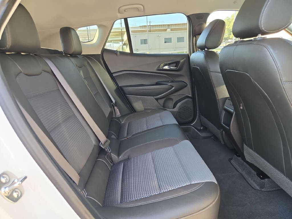 Used 2026 Chevrolet Trax LT FWD image 31