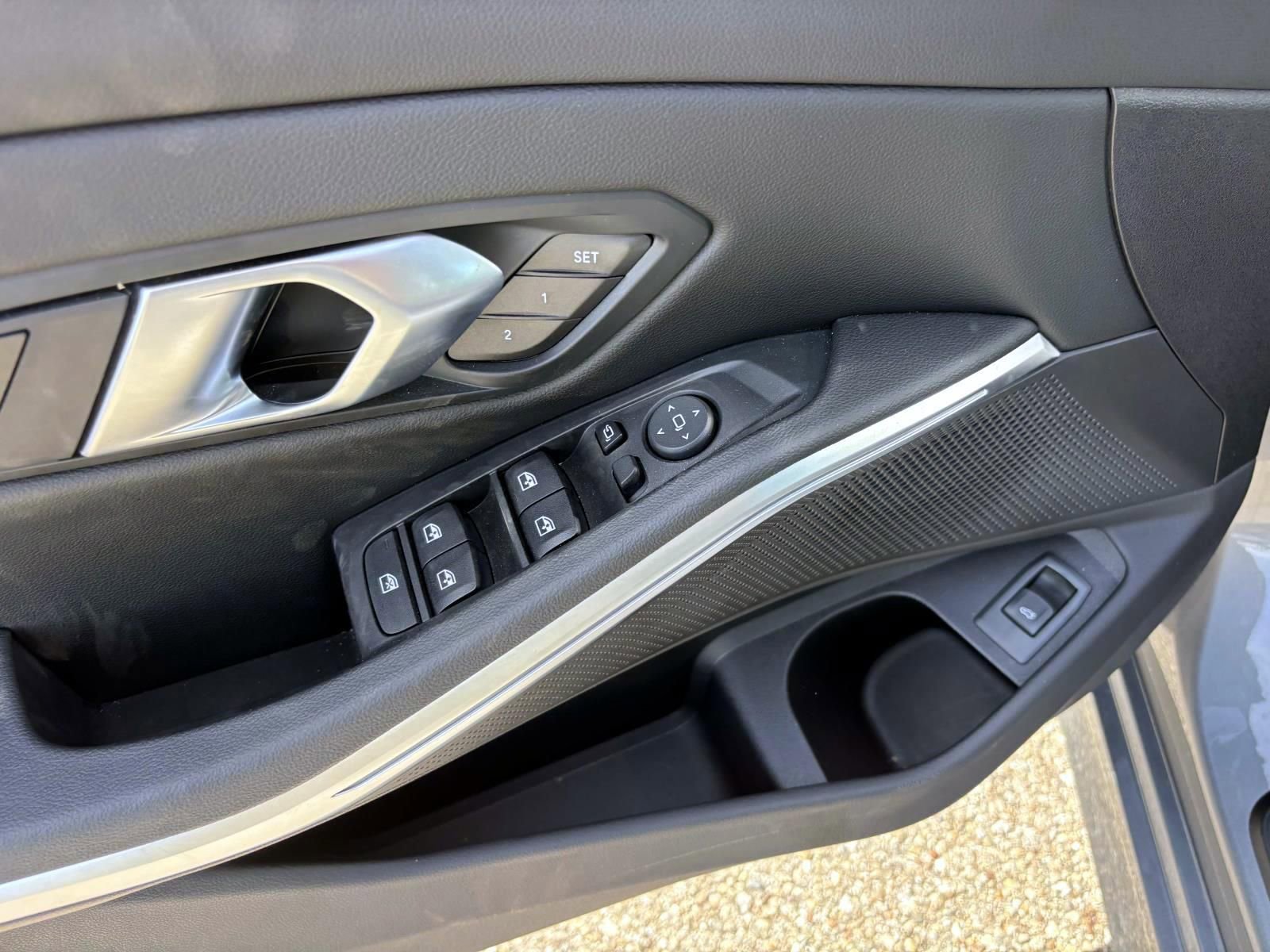 Used 2025 BMW 330i xDrive Sedan AWD/4WD image 13