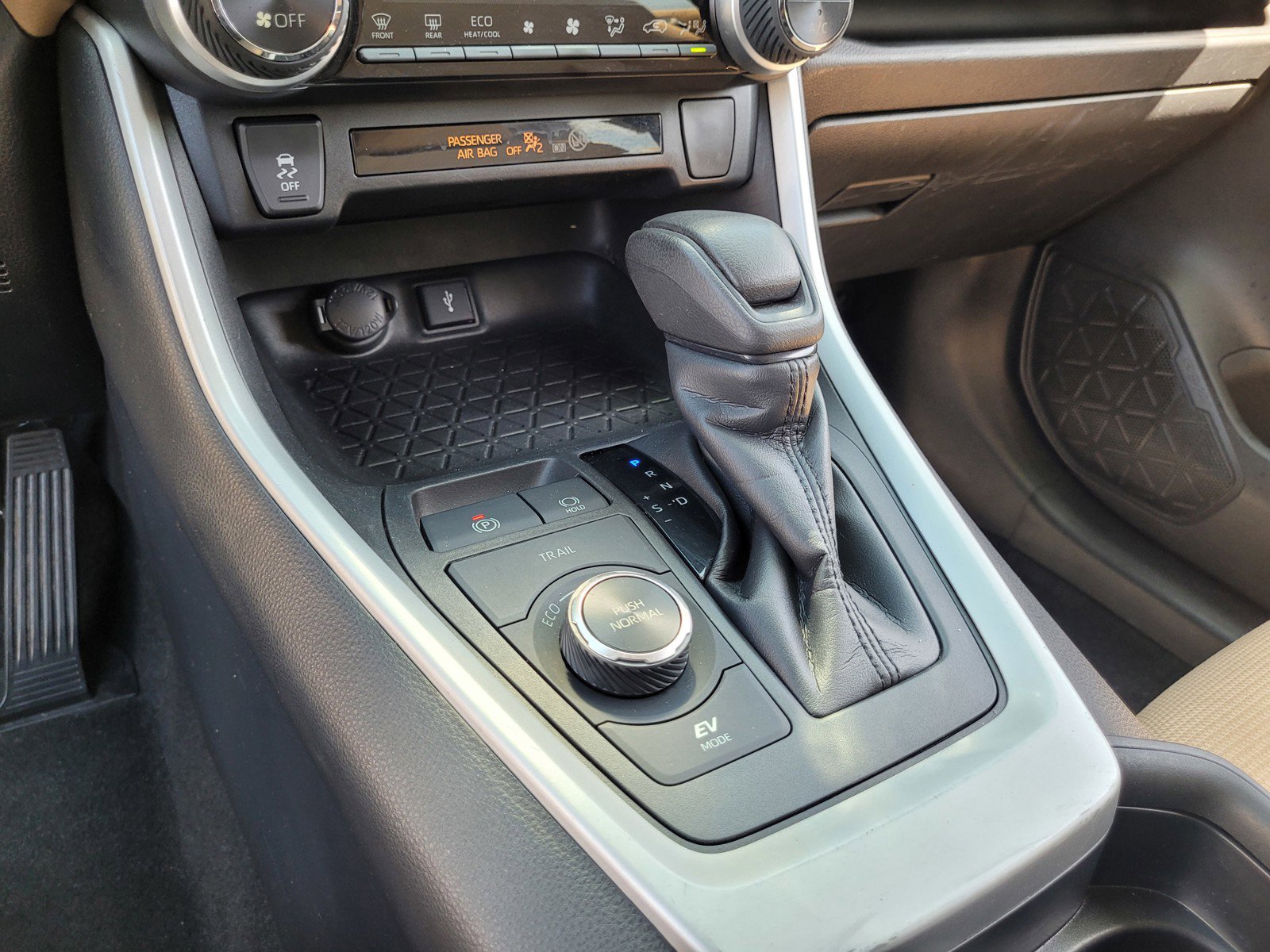 Used 2021 Toyota RAV4 LE image 20