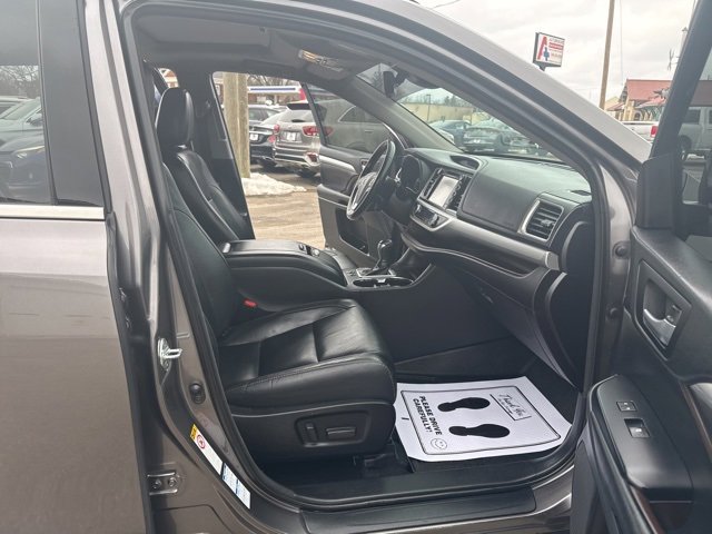 Used 2018 Toyota Highlander XLE image 16