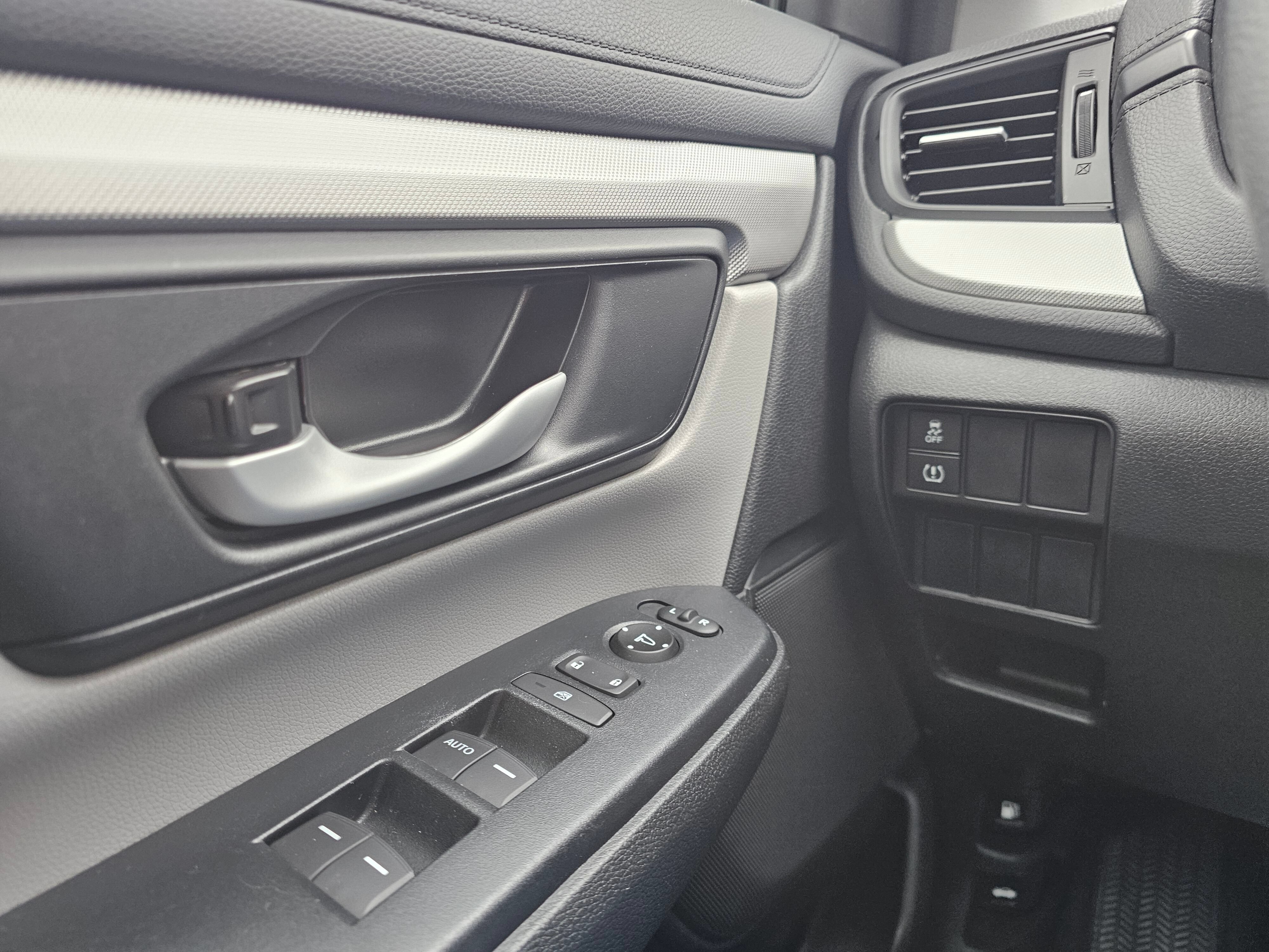 Used 2018 Honda CR-V LX image 27