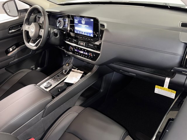 New 2025 Nissan Pathfinder SL image 10