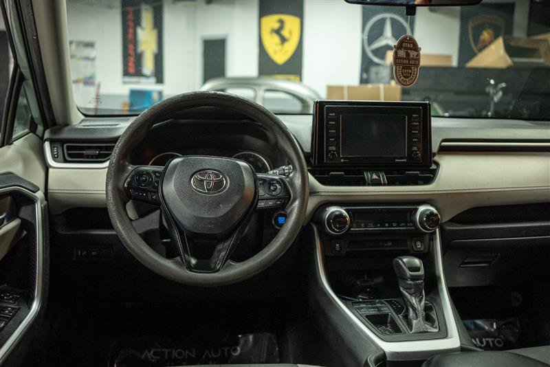 Used 2021 Toyota RAV4 XLE image 17