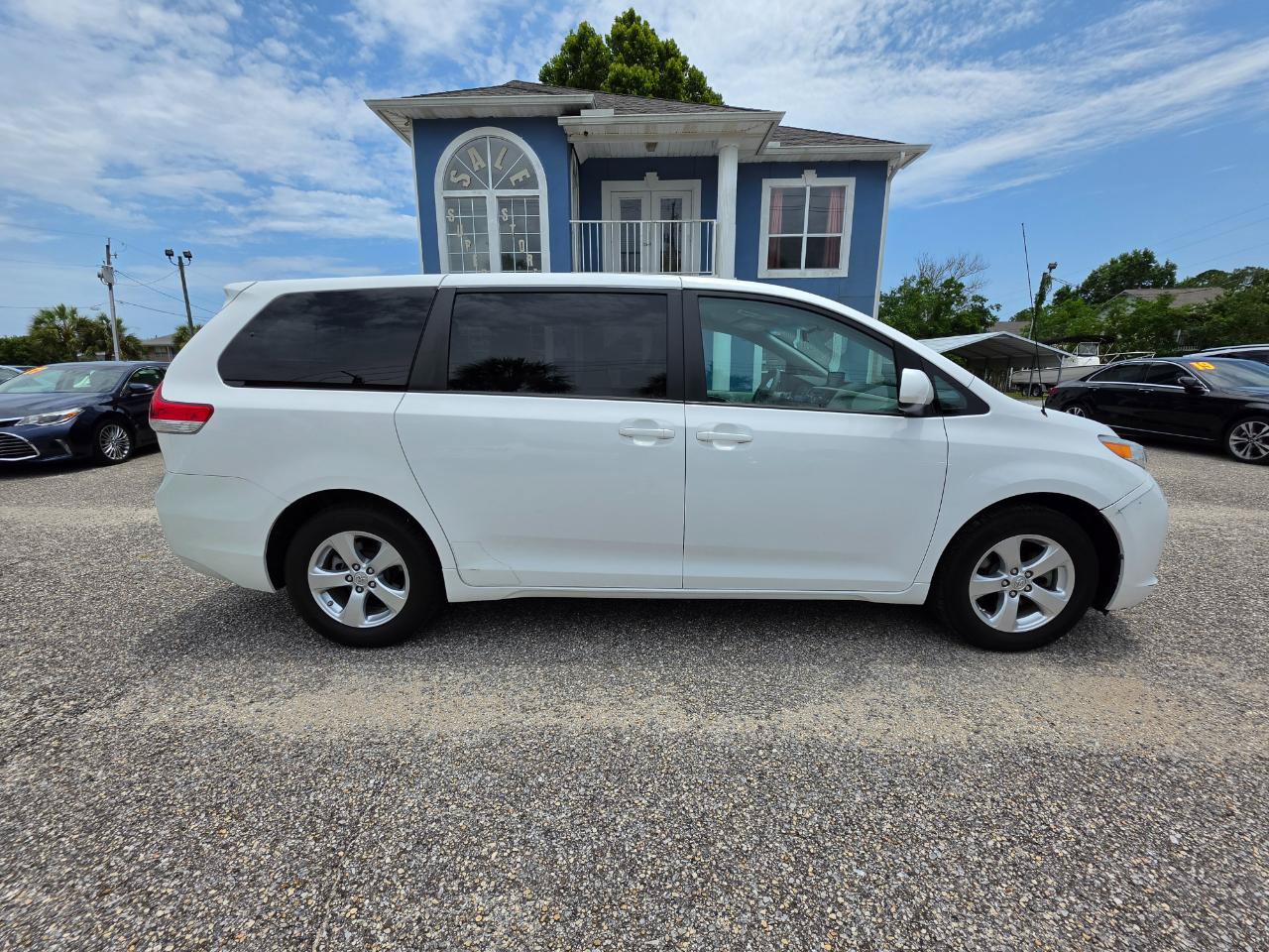 Used 2012 Toyota Sienna LE FWD image 6