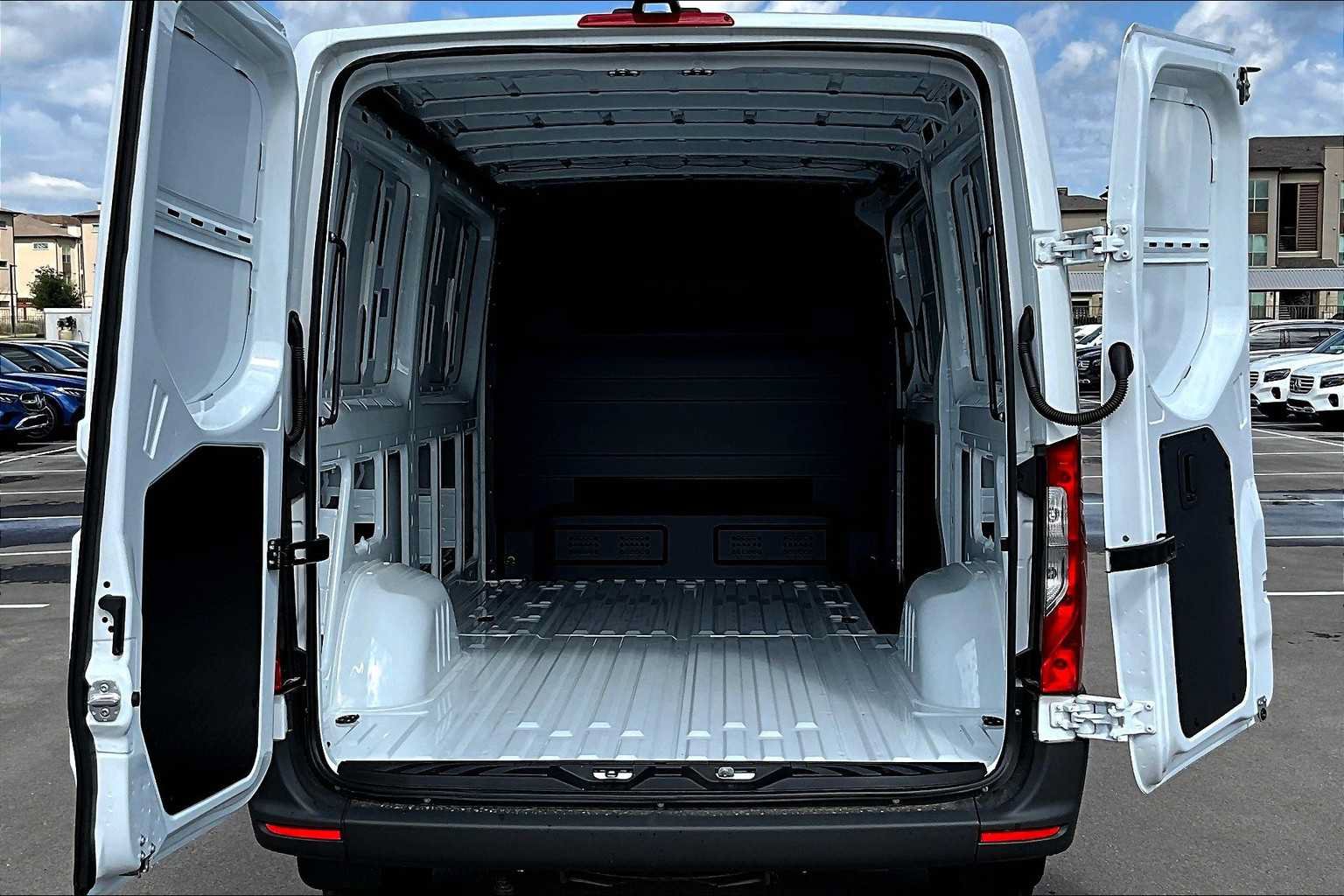 Used 2025 Mercedes-Benz Sprinter 2500 image 2