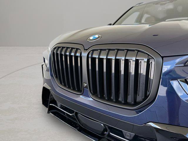 Used 2026 BMW X7 xDrive40i w/ M Sport Package AWD/4WD image 2