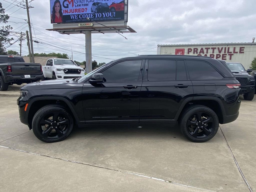 Used 2023 Jeep Grand Cherokee Altitude AWD/4WD image 39