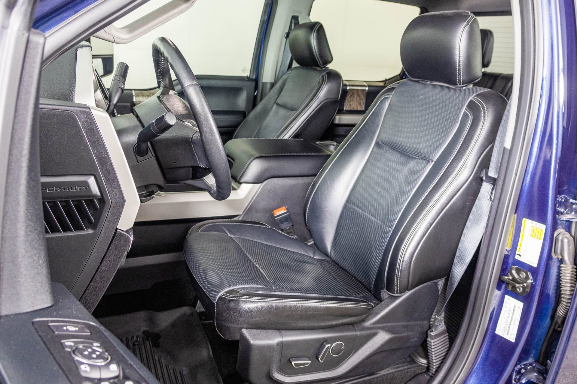 Used 2018 Ford F250 Lariat w/ Chrome Package image 22