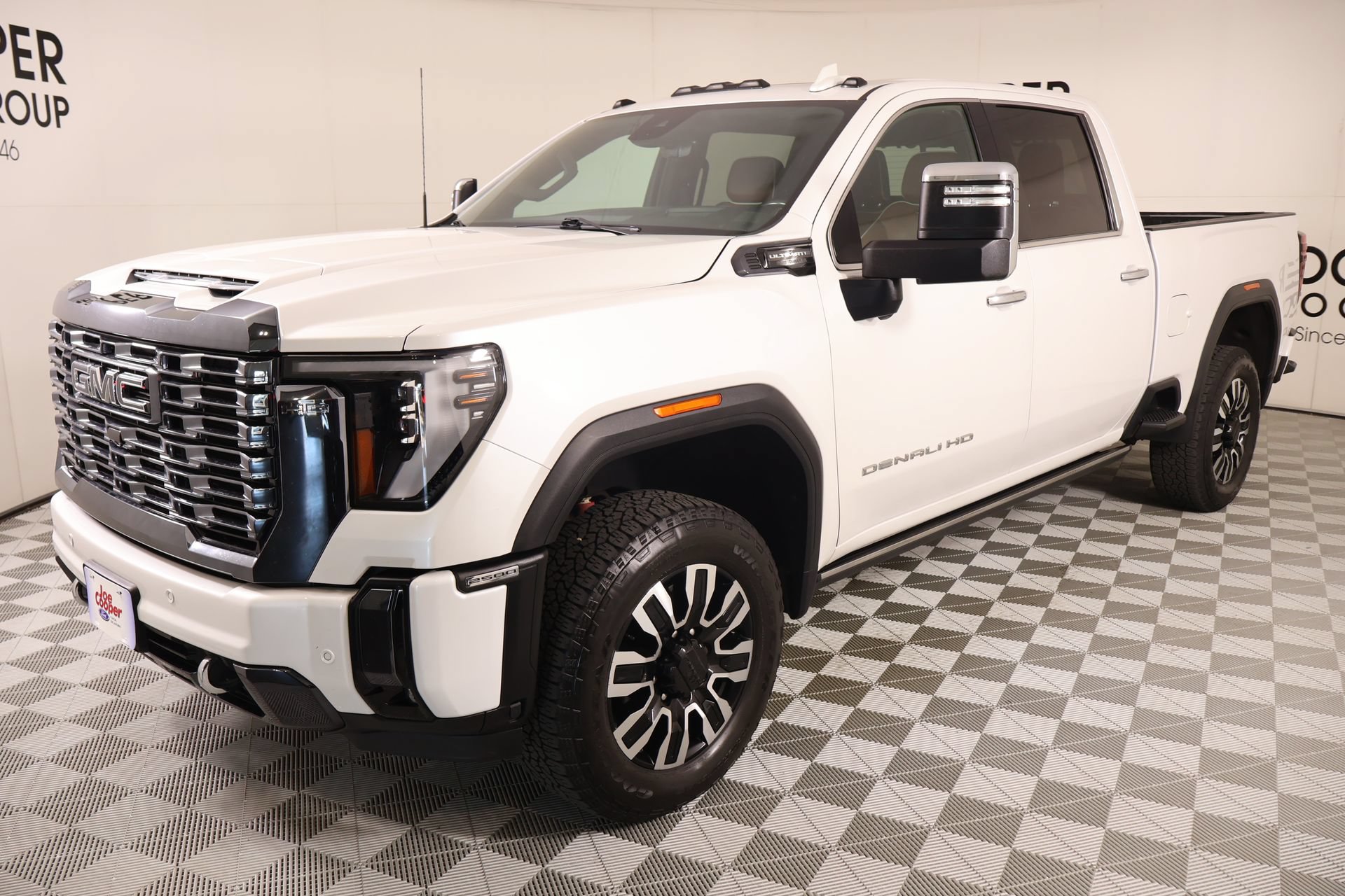 Used 2024 GMC Sierra 2500 Denali Ultimate AWD/4WD image 11