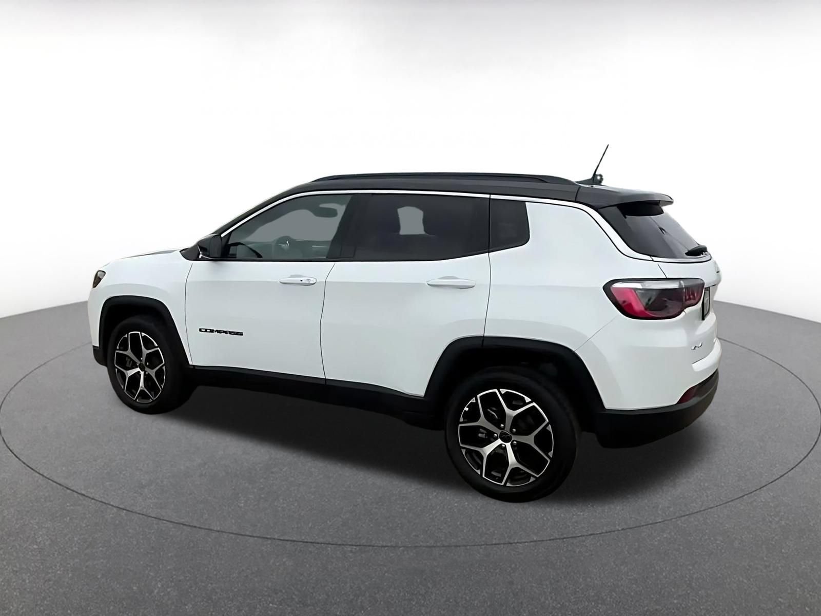 Used 2025 Jeep Compass Limited AWD/4WD image 9