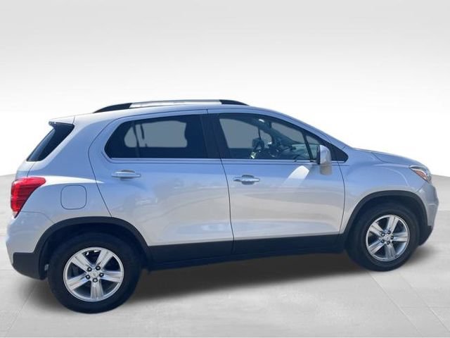 Used 2018 Chevrolet Trax LT w/ LT Convenience Package FWD image 11