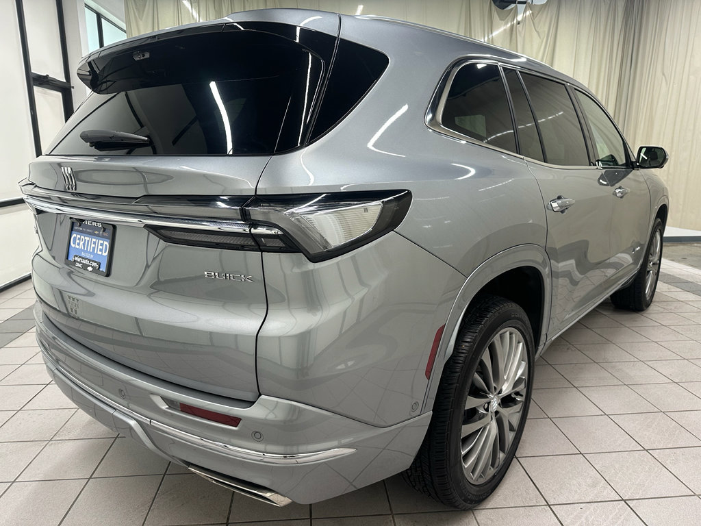 Certified 2025 Buick Enclave Avenir image 5