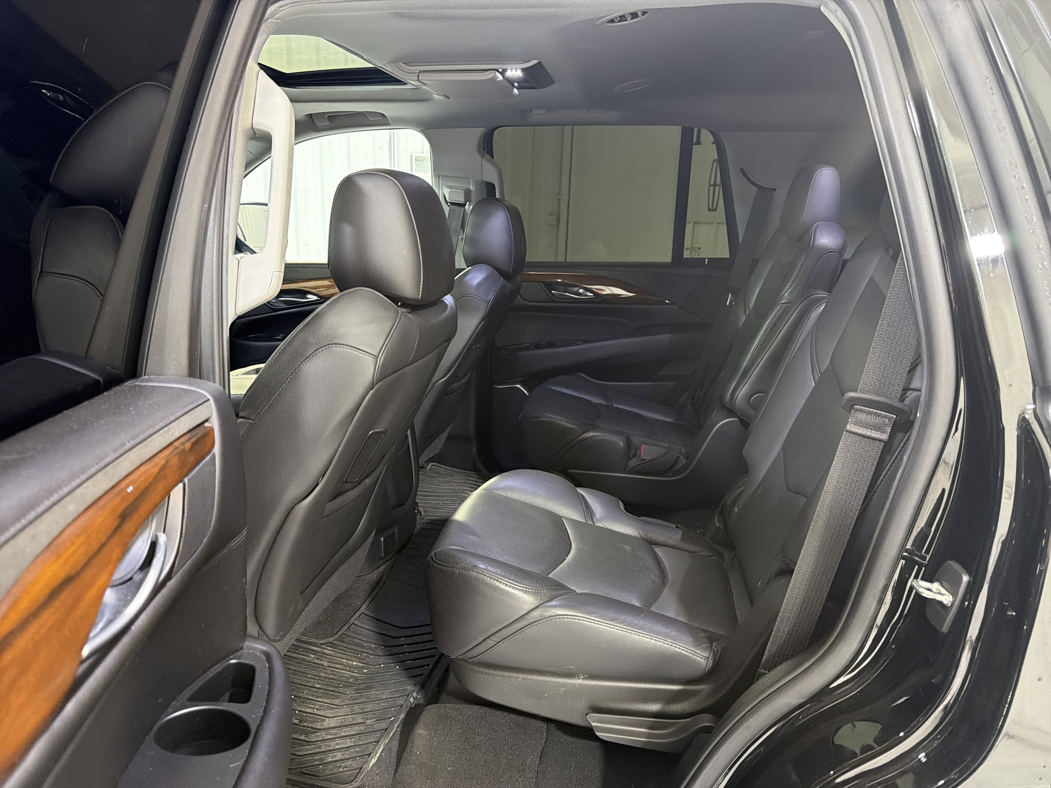 Used 2020 Cadillac Escalade Premium Luxury w/ Escalade Sport Edition image 12