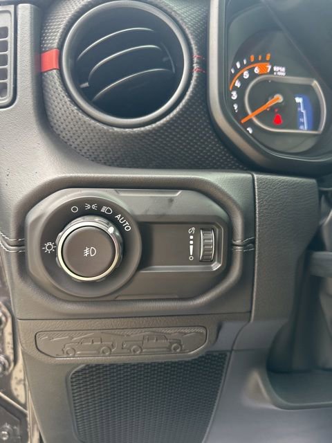 Used 2025 Jeep Wrangler Unlimited Rubicon w/ Convenience Group image 16