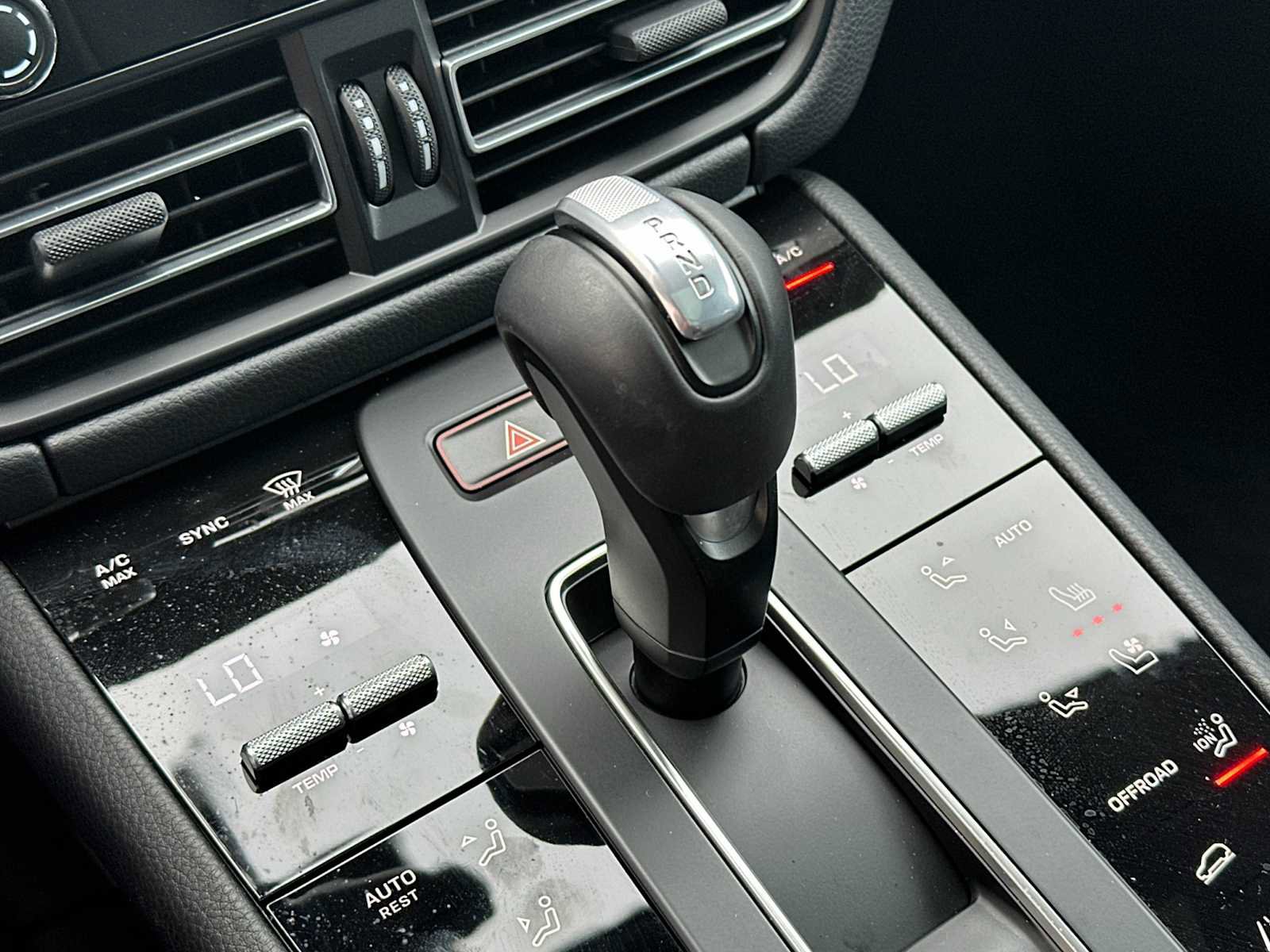 Used 2025 Porsche Macan Turbo image 23