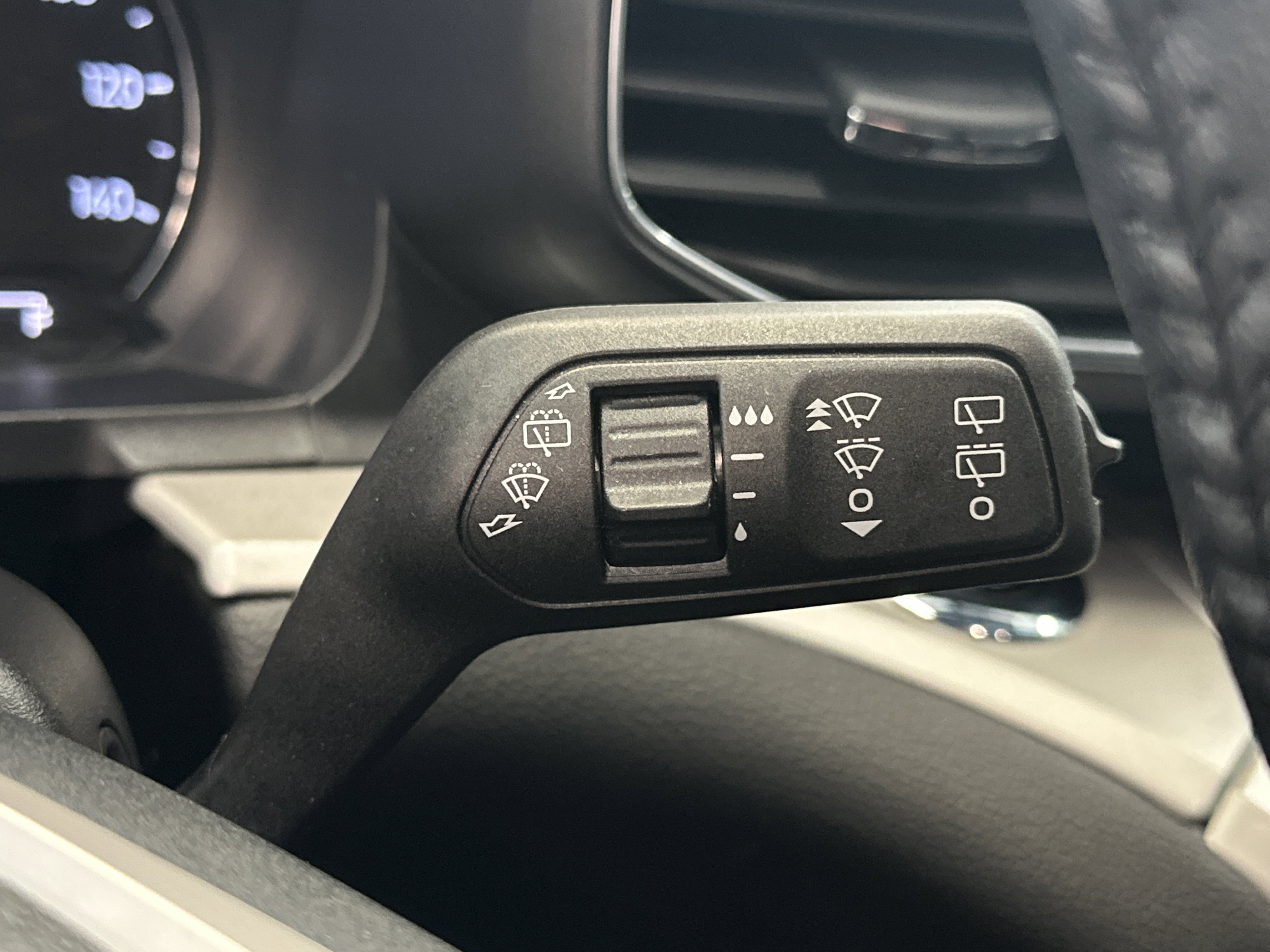 Used 2023 Ford Explorer XLT w/ Equipment Group 202A image 36