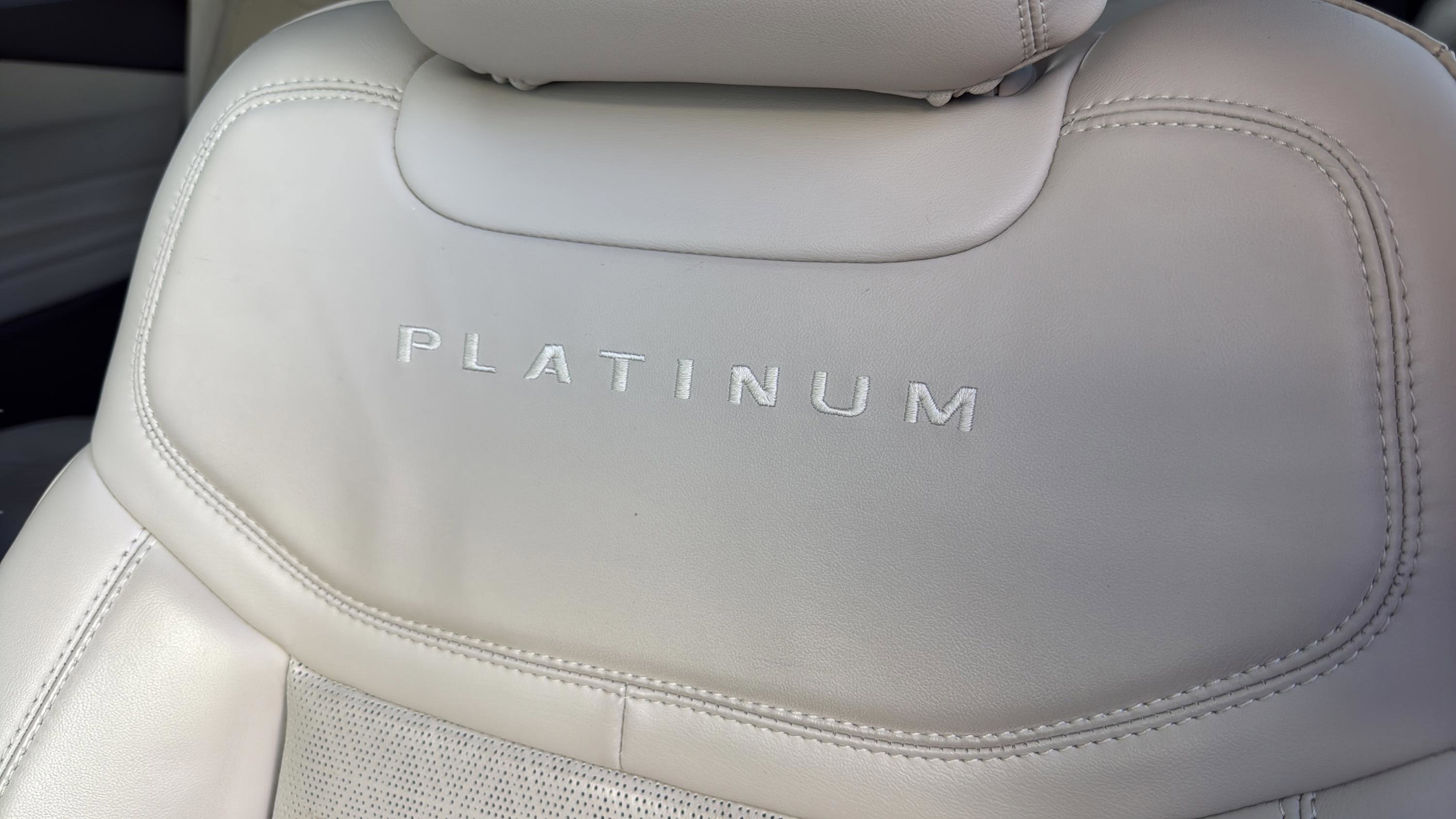 Used 2020 Ford Explorer Platinum w/ Premium Technology Package image 27