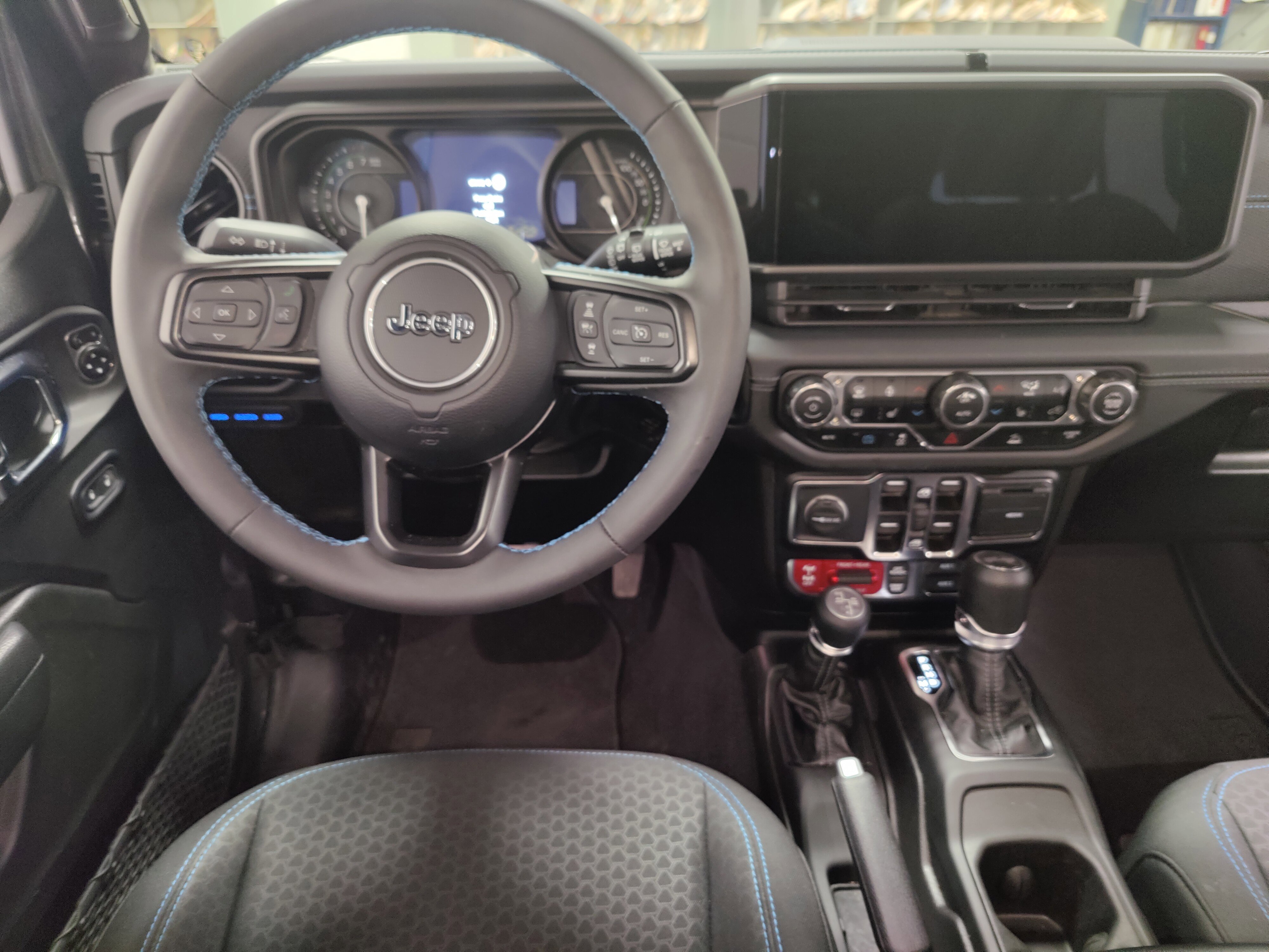 Used 2025 Jeep Wrangler Unlimited Rubicon 4xe w/ Convenience Group image 17