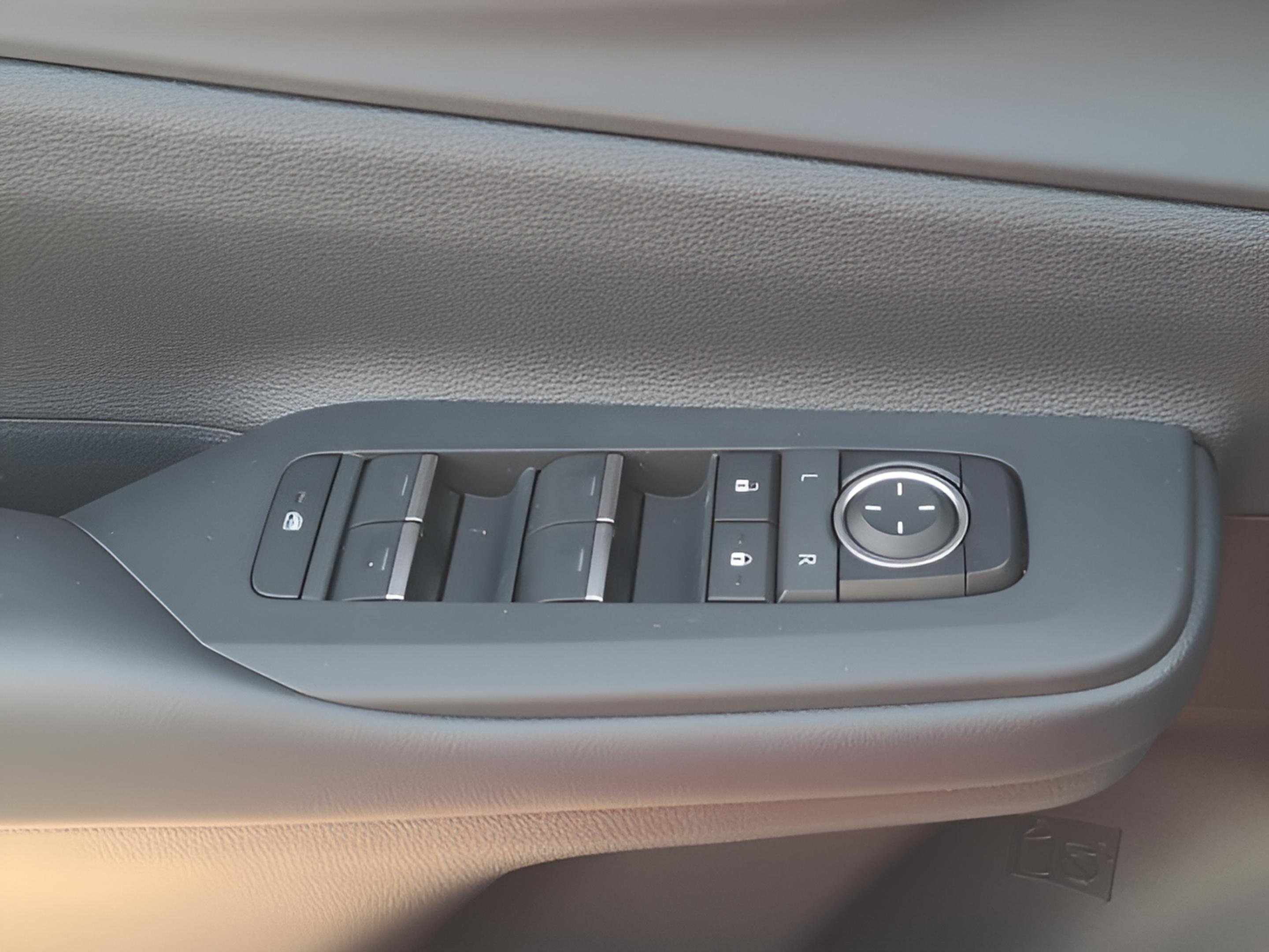 New 2026 Toyota Prius Plug-In Hybrid FWD image 23