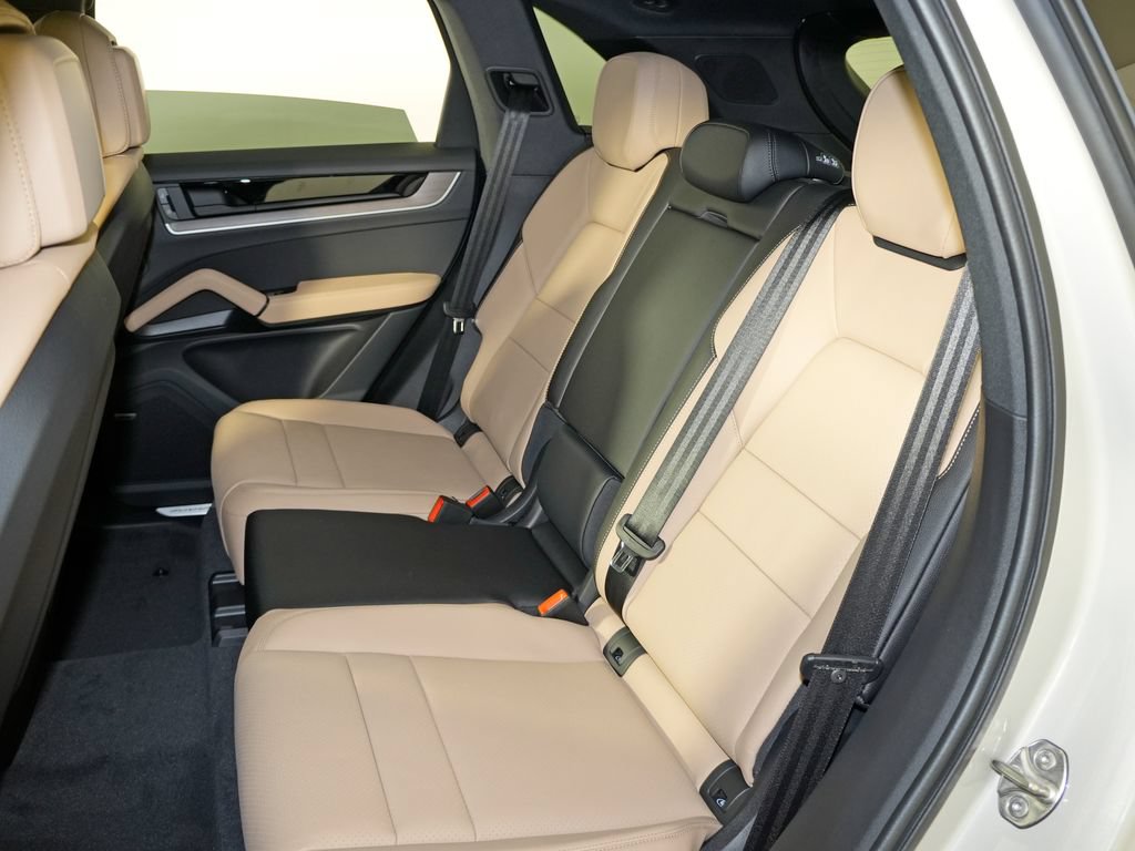 Certified 2026 Porsche Cayenne AWD/4WD image 33