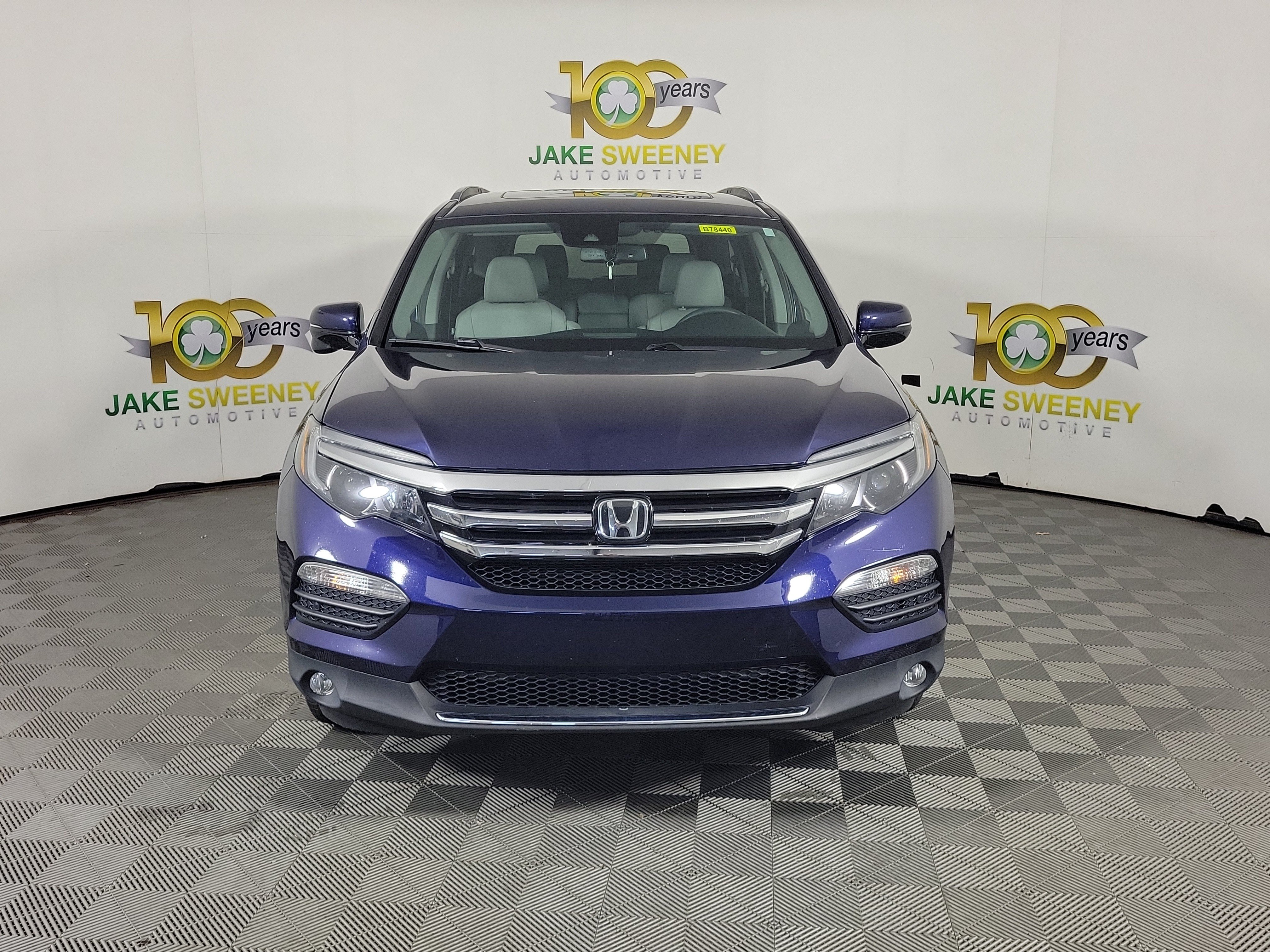 Used 2017 Honda Pilot Touring image 2