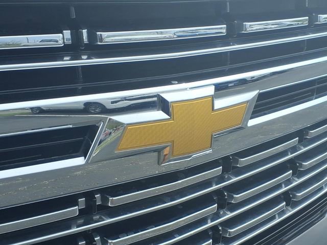 Used 2024 Chevrolet Suburban Premier AWD/4WD image 29