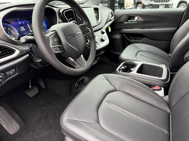New 2026 Chrysler Pacifica Select image 5