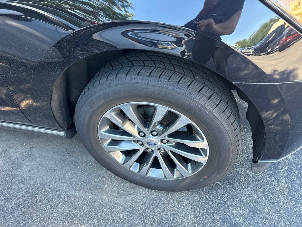 Used 2019 Ford Expedition Limited w/ Driver Assistance Package RWD image 11