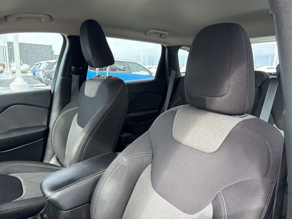 Used 2015 Jeep Cherokee Sport FWD image 11