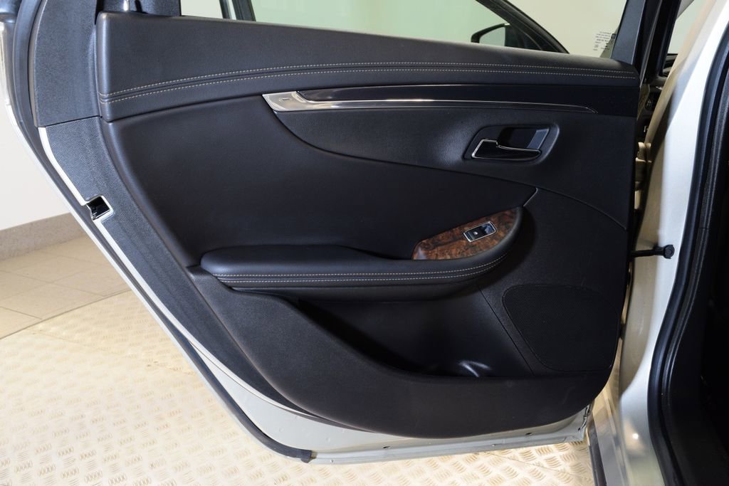 Used 2015 Chevrolet Impala LT w/ Convenience Package image 26